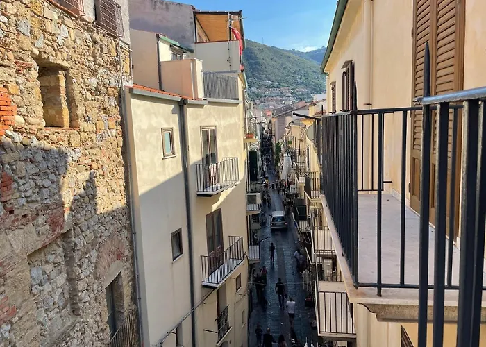 Il Balcone Al Molo Чефалу